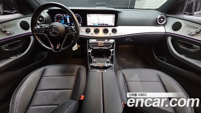 Mercedes-Benz E-Class 2021 — Photo 9/20