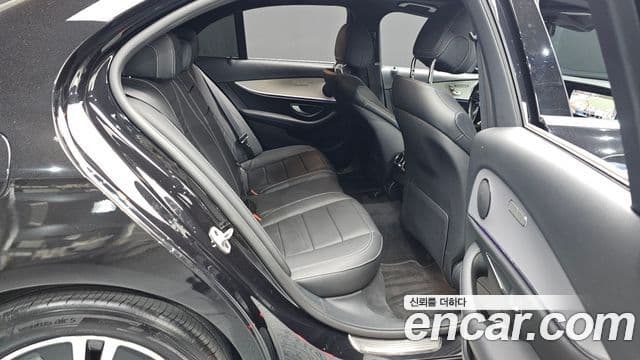 Mercedes-Benz E-Class 2021 — Photo 19/20