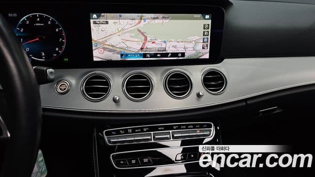 Mercedes-Benz E-Class 2021 — Photo 7/20