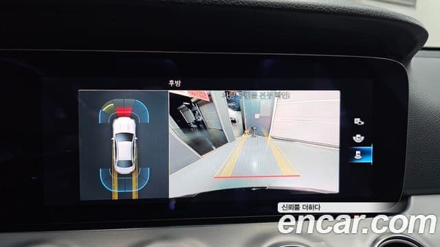 Mercedes-Benz E-Class 2021 — Photo 8/20