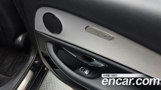 Mercedes-Benz E-Class 2021 — Photo 16/20