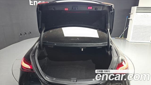 Mercedes-Benz E-Class 2021 — Photo 15/20