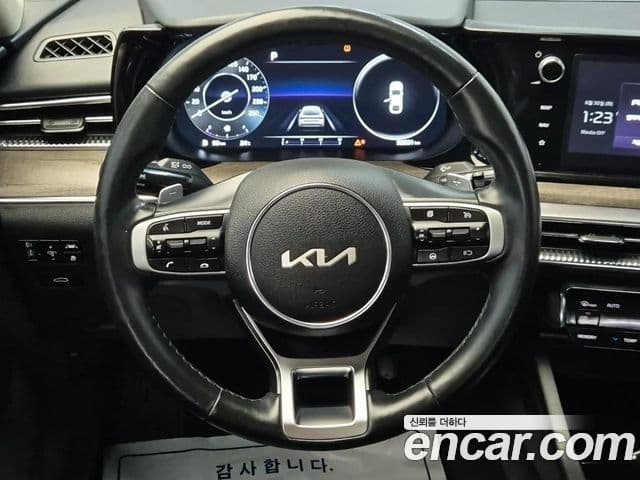 Kia K5 2022 — ფოტო 7/18