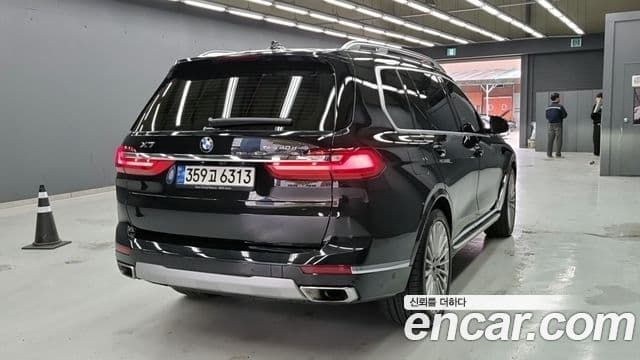 BMW X7 2022 — Фото 2/11