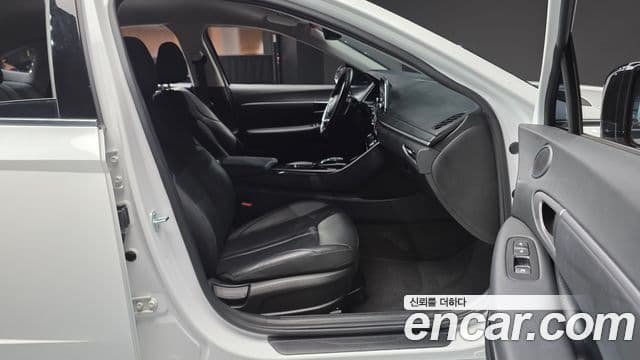 Hyundai Sonata 2022 — ფოტო 11/20