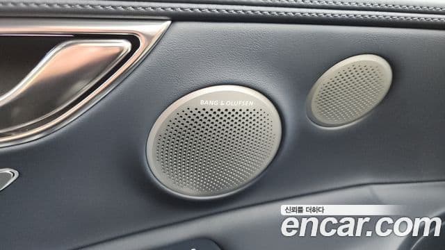 Genesis GV80 2025 — Photo 18/36
