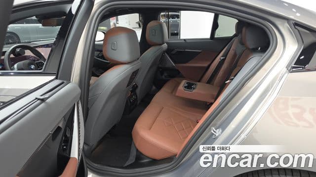 BMW 5 Series 2025 — Şəkil 11/20