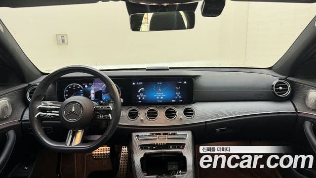Mercedes-Benz E-Class 2021 — ფოტო 15/20