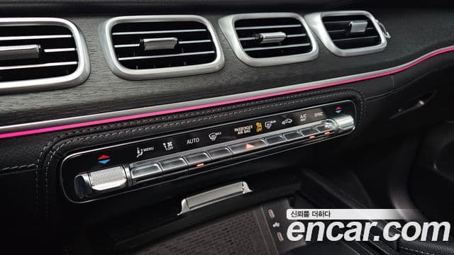 Mercedes-Benz GLE-Class 2025 — Photo 12/36