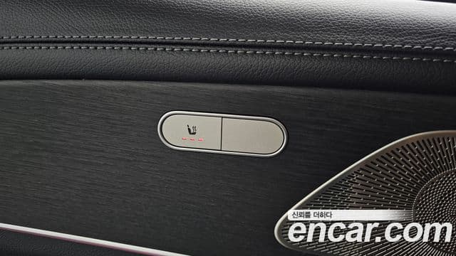 Mercedes-Benz GLE-Class 2025 — Photo 21/36