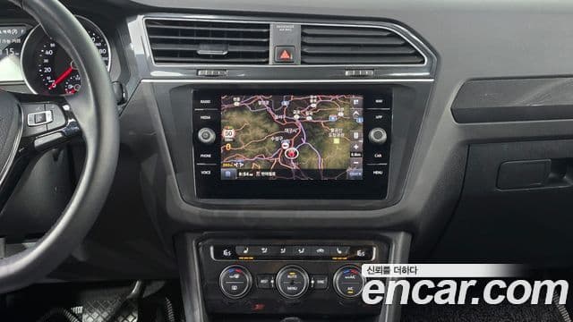 Volkswagen Tiguan 2020 — ფოტო 19/20