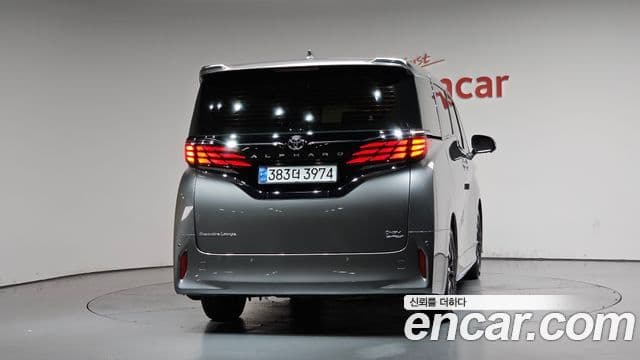Toyota Alphard 2024 — Photo 28/49