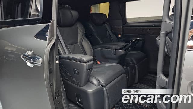 Toyota Alphard 2024 — Photo 36/49