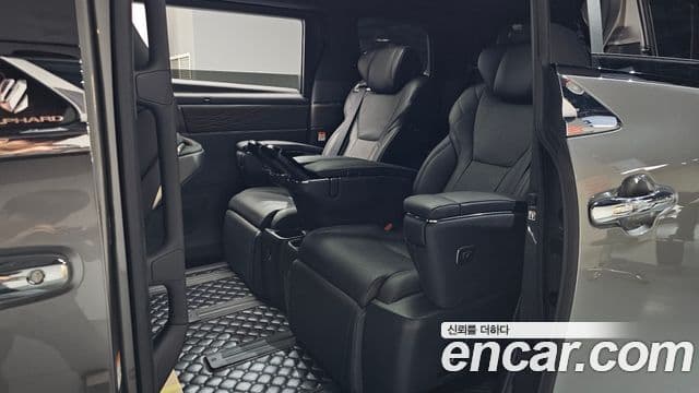 Toyota Alphard 2024 — Photo 23/49