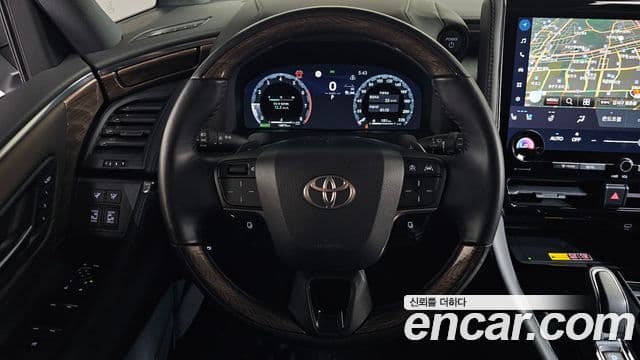 Toyota Alphard 2024 — Photo 2/49