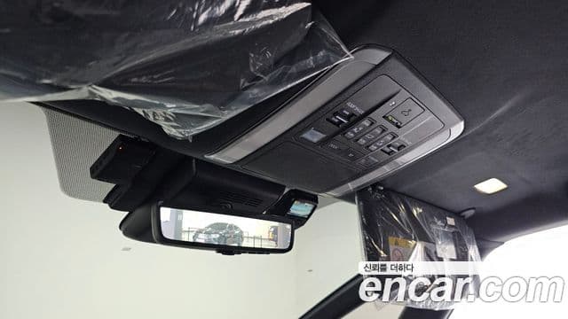 Toyota Alphard 2024 — Photo 25/49
