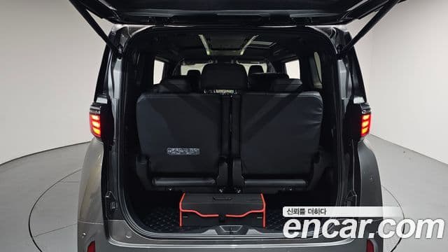 Toyota Alphard 2024 — Photo 35/49