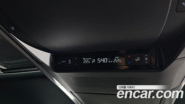Toyota Alphard 2024 — Photo 11/49