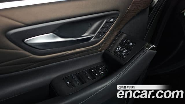 Toyota Alphard 2024 — Photo 41/49