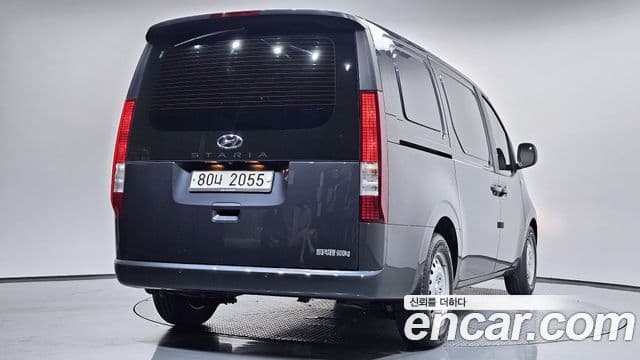 Hyundai Staria 2021 — ფოტო 2/20