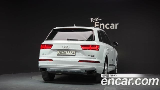 Audi Q7 2019 — Фото 3/20