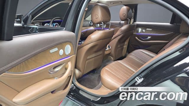 Mercedes-Benz E-Class 2020 — фото 12 из 20