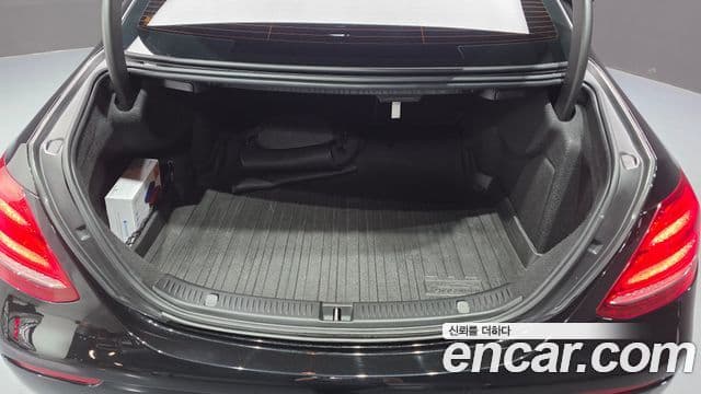 Mercedes-Benz E-Class 2020 — Şəkil 18/20