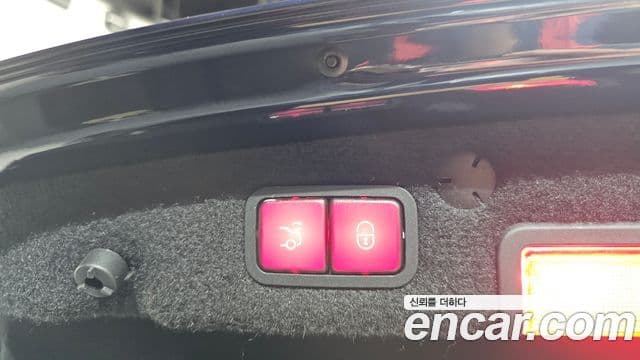 Mercedes-Benz C-Class 2018 — ფოტო 17/20