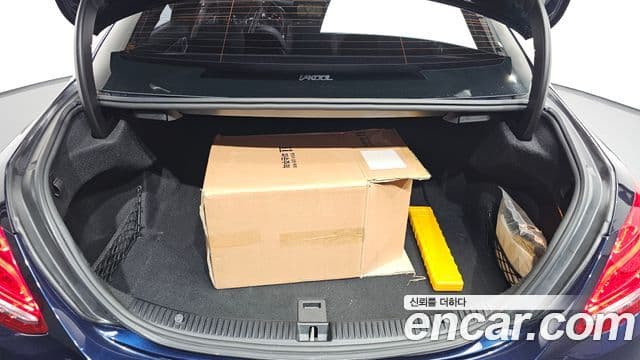 Mercedes-Benz C-Class 2018 — ფოტო 18/20