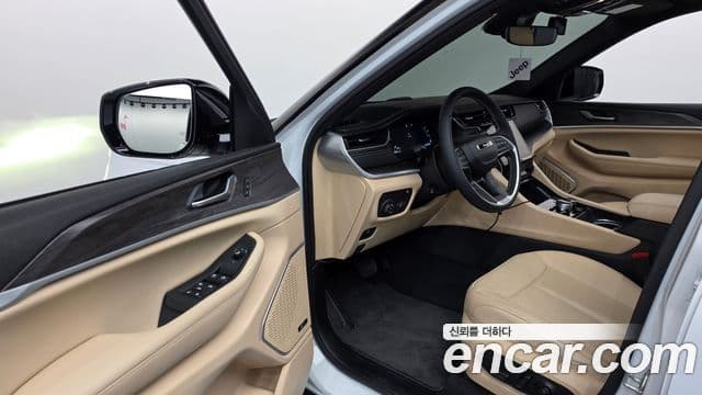 Jeep Grand Cherokee 2023 — ფოტო 10/20