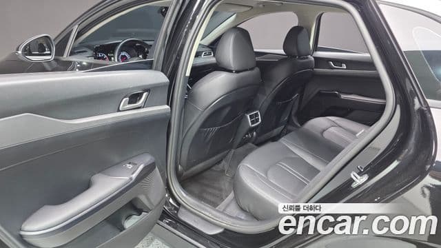 Kia K5 2022 — Şəkil 12/20