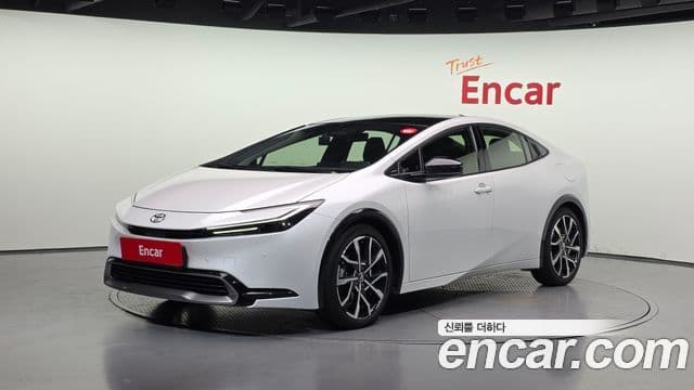Toyota Prius 2024 — ფოტო 1/20