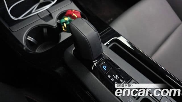 Toyota Prius 2024 — фото 9 из 20