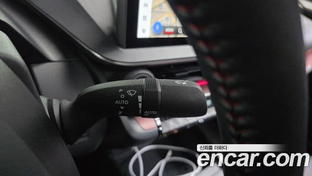 Toyota Prius 2024 — ფოტო 17/20