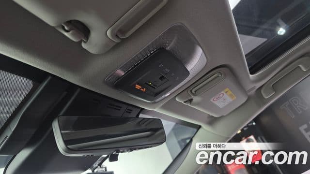 Toyota Prius 2024 — ფოტო 19/20