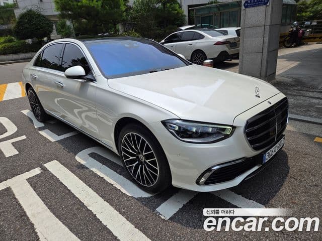 Mercedes-Benz S-Class 2023 — Photo 7/15