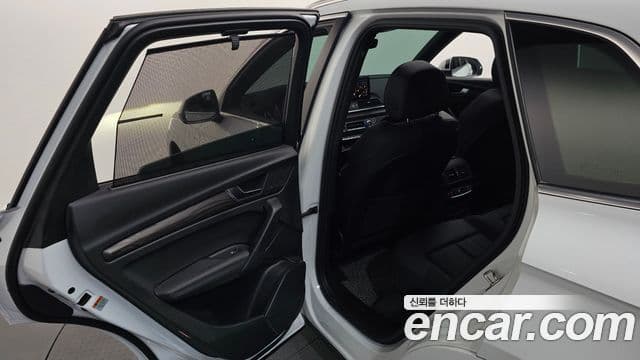 Audi Q5 2022 — ფოტო 19/20