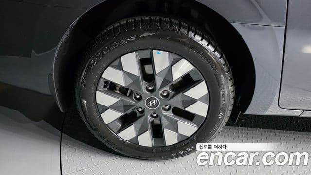 Hyundai Staria 2021 — ფოტო 5/20