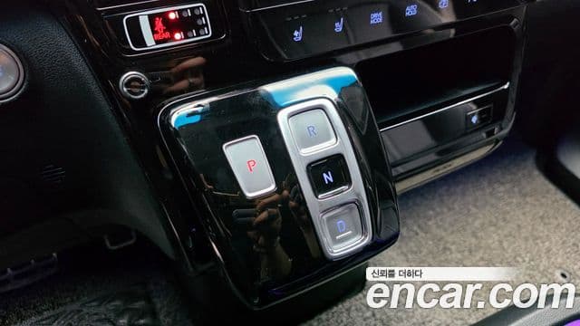 Hyundai Staria 2021 — ფოტო 9/20