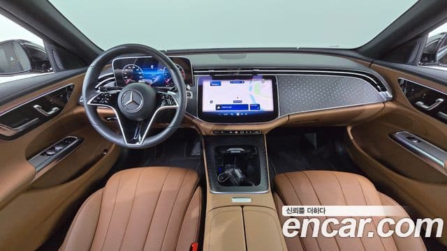 Mercedes-Benz E-Class 2025 — ფოტო 7/20