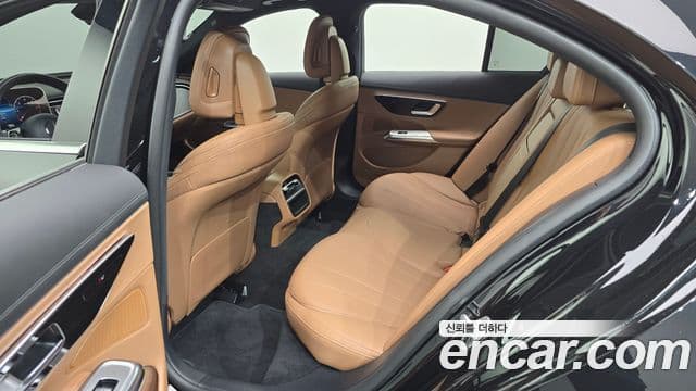 Mercedes-Benz E-Class 2025 — ფოტო 11/20