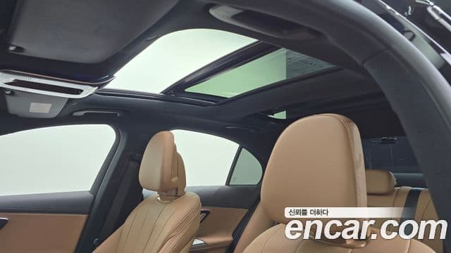 Mercedes-Benz E-Class 2025 — ფოტო 16/20