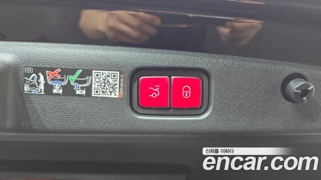 Mercedes-Benz E-Class 2025 — ფოტო 18/20
