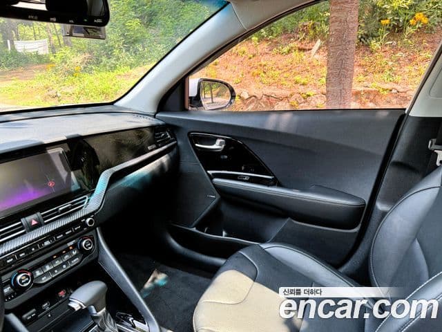 Kia Niro 2021 — Şəkil 9/20