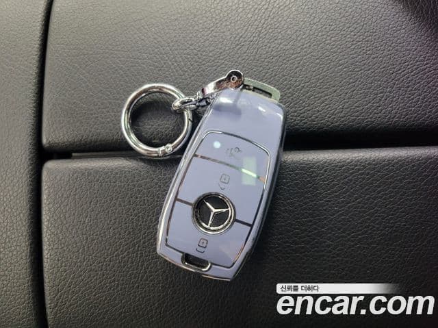 Mercedes-Benz GLE-Class 2024 — Photo 6/20