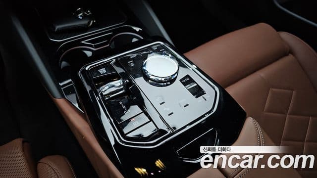 BMW 5 Series 2025 — Photo 30/33