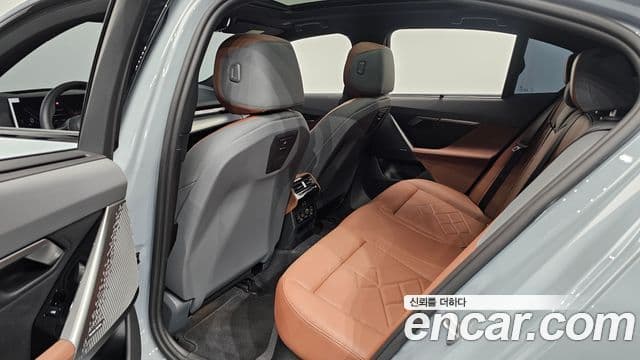 BMW 5 Series 2025 — Photo 2/33