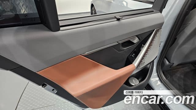 BMW 5 Series 2025 — Photo 8/33