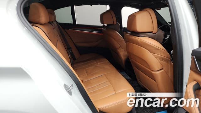 BMW 5 Series 2022 — фото 11 из 20