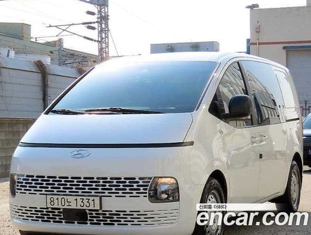Hyundai Staria 2023 — ფოტო 1/19